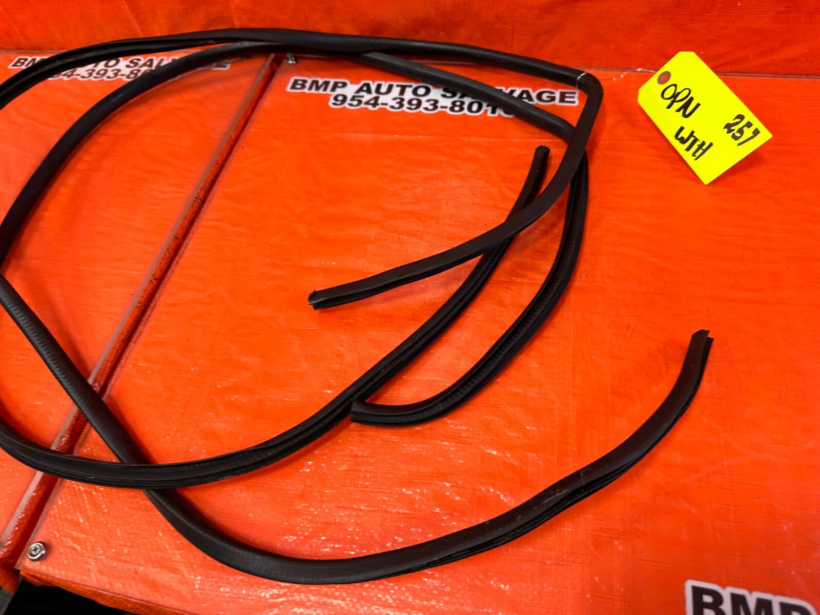 92 95 HONDA CIVIC 2D COUPE CHASSIS 2 DOOR OPEN TRIM WEATHER STRIP LEFT FRONT 2573