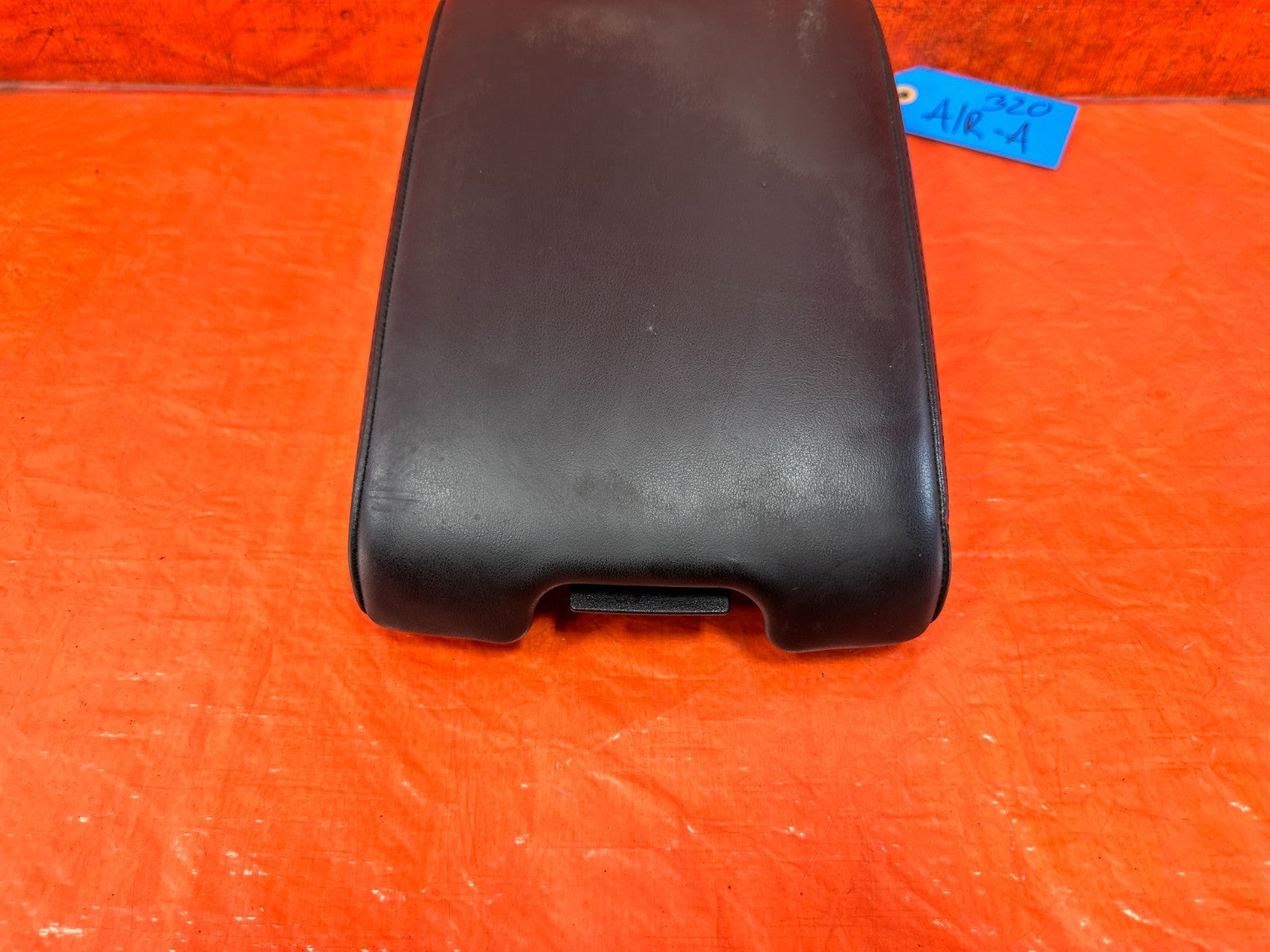 08 13 INFINITI G37 COUPE   ARM REST CENTER CONSOLE BLACK LEATHER TOP PORTION OEM4