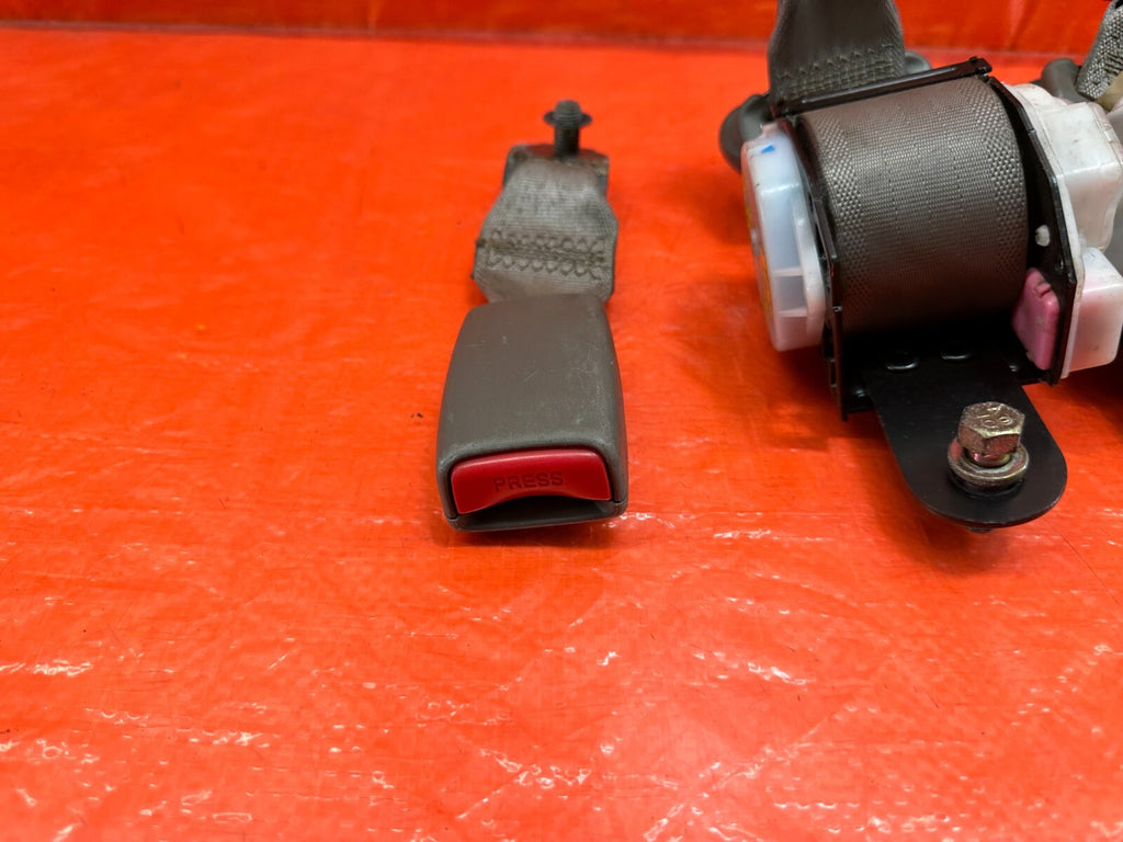 02 06 ACURA RSX TYPE S & BASE   REAR SEAT BELT SET LEFT RIGHT   TAN   OEM #18310