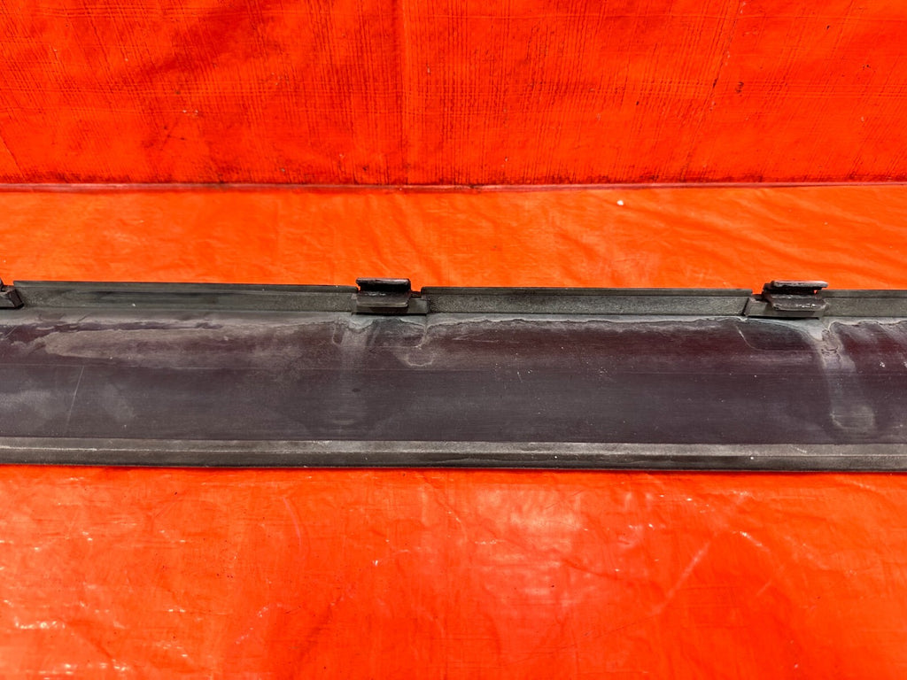 88 89 HONDA CRX   RIGHT   LOWER DOOR MOLDING TRIM INSERT LINER LINING OEM #27712