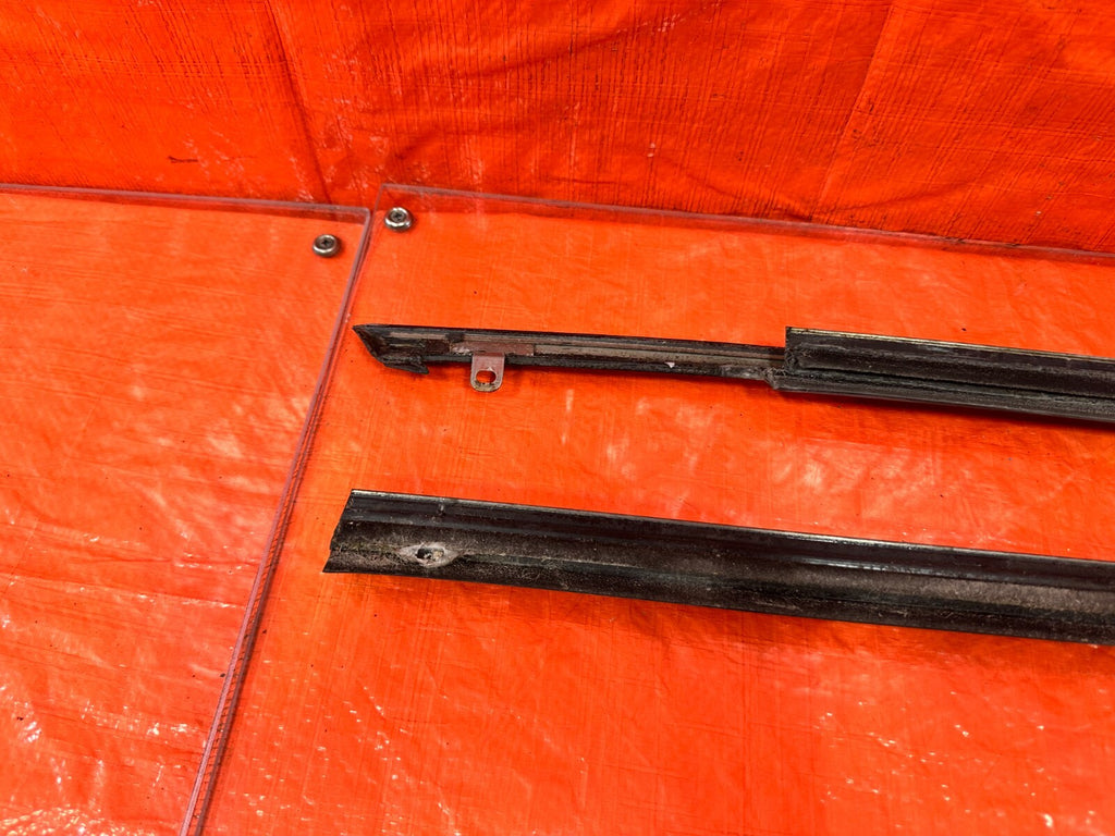 88 89 HONDA CRX   FRONT & REAR / LEFT & RIGHT EXTERIOR WINDOW GLASS TRIM OEM 27710