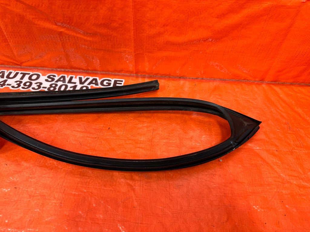 15 21 SUBARU WRX & STI PASSENGER RIGHT REAR WINDOW GLASS RUN CHANNEL   OEM #1824