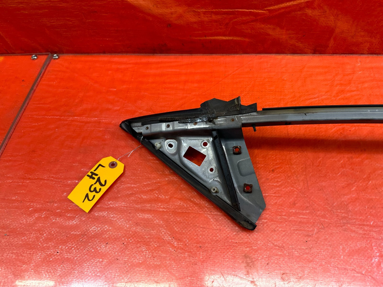 08 15 INFINITI G37 COUPE & CONVERTIBLE DRIVER LEFT DOOR GLASS CORNER SUPPORT 2323