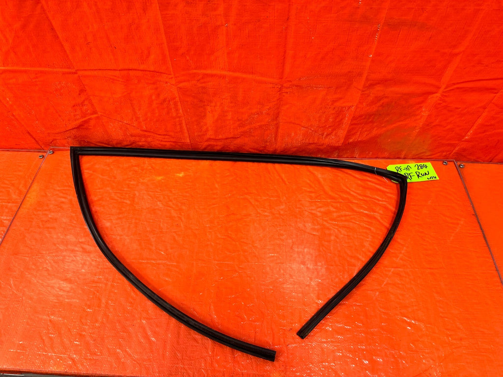 06 11 HONDA CIVIC COUPE PASSENGER RIGHT FRONT WINDOW GLASS RUN CHANNEL OEM #2820