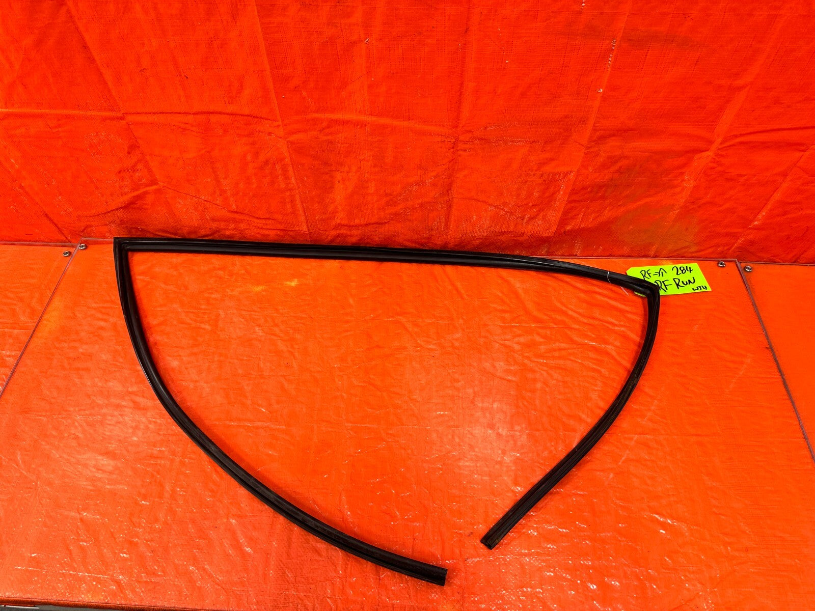 06 11 HONDA CIVIC COUPE PASSENGER RIGHT FRONT WINDOW GLASS RUN CHANNEL OEM #2820