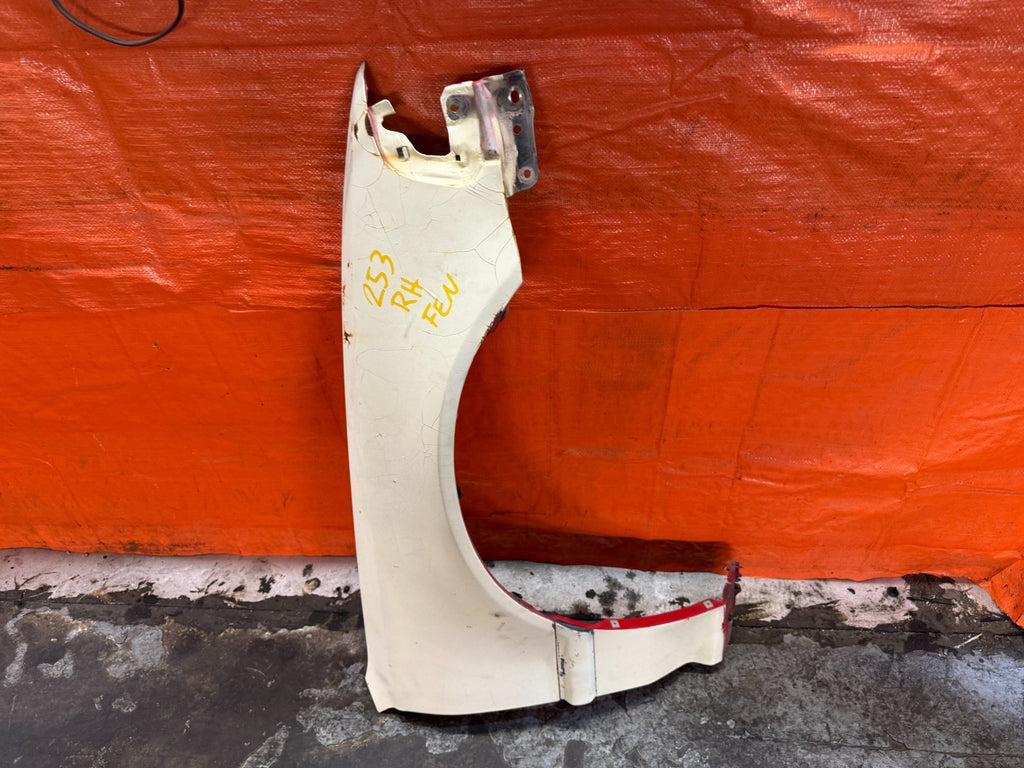 90 91 HONDA CIVIC HATCHBACK   FENDER   PASSENGER RIGHT SIDE FENDER   OEM 3256