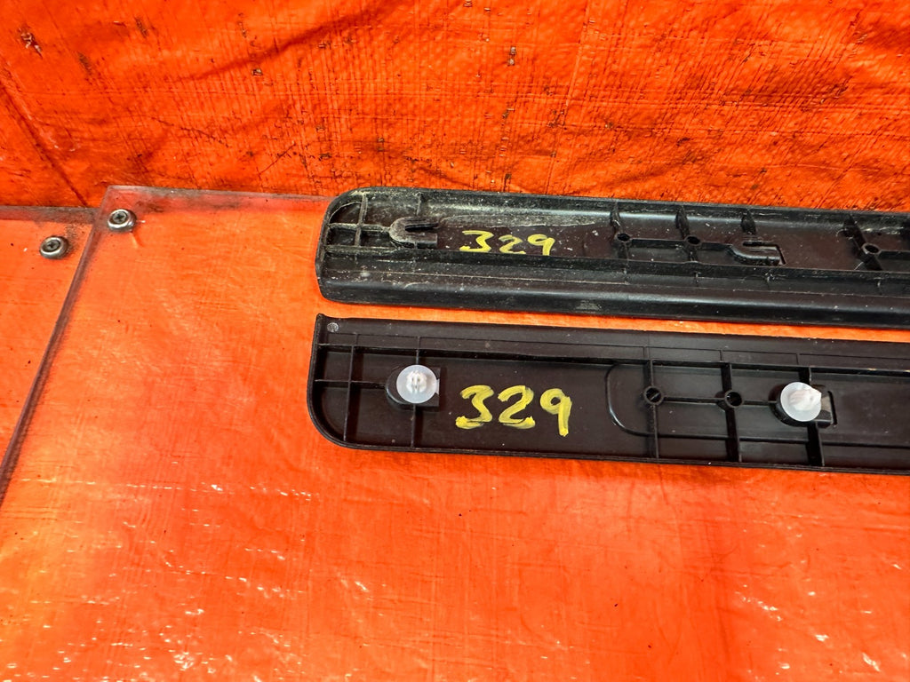 09 15 INFINITI G37 CONVERTIBLE LEFT AND RIGHT FLOOR PILLARS SCUFF PLATE SET 32912