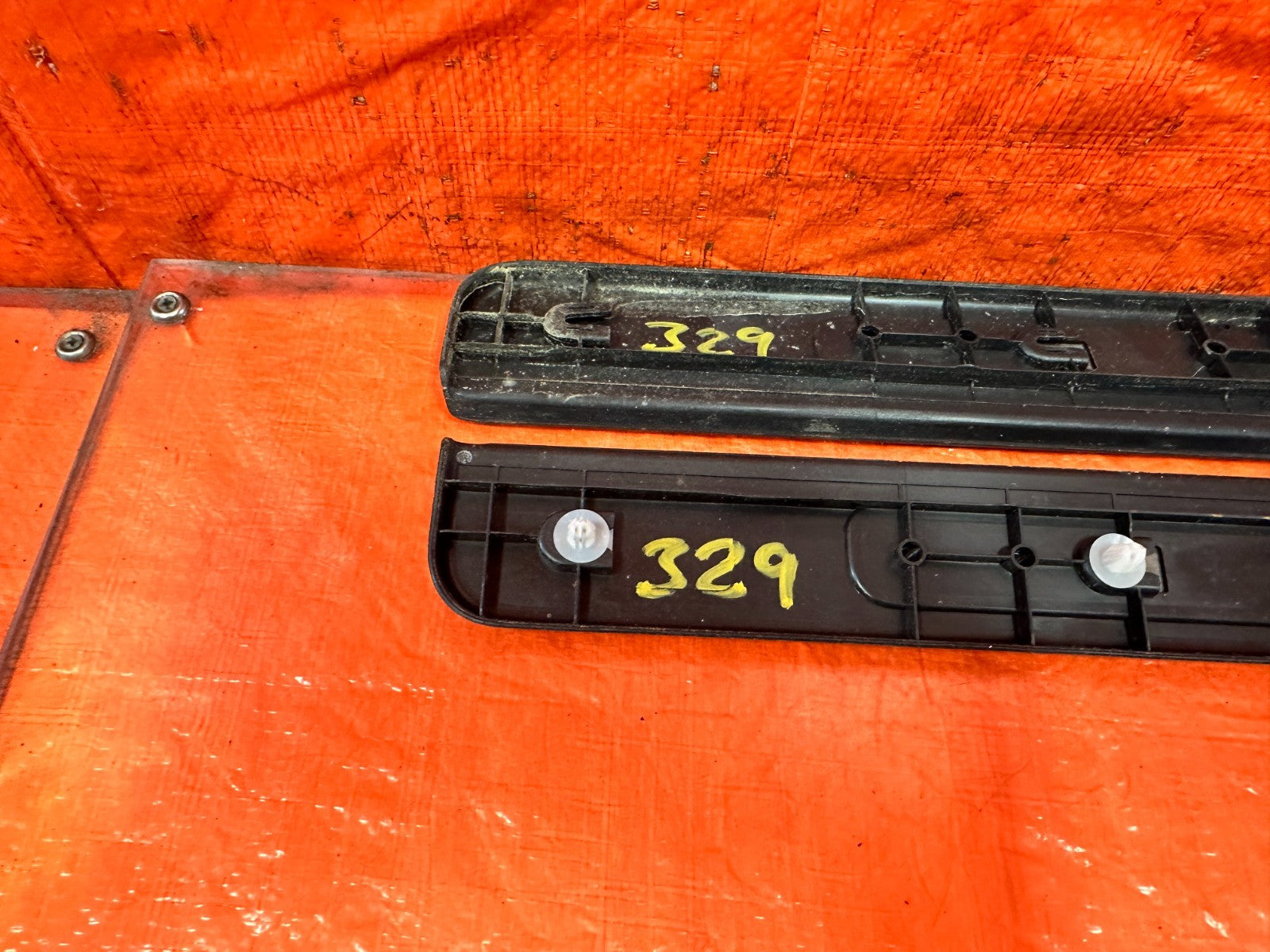09 15 INFINITI G37 CONVERTIBLE LEFT AND RIGHT FLOOR PILLARS SCUFF PLATE SET 32912