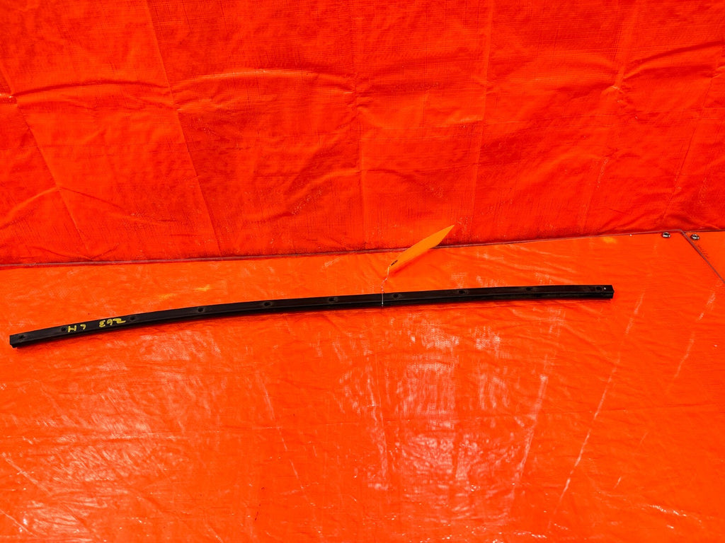 97 01 HONDA PRELUDE   DRIVER LEFT LOWER DOOR WEATHER STRIP SEAL   OEM #2637