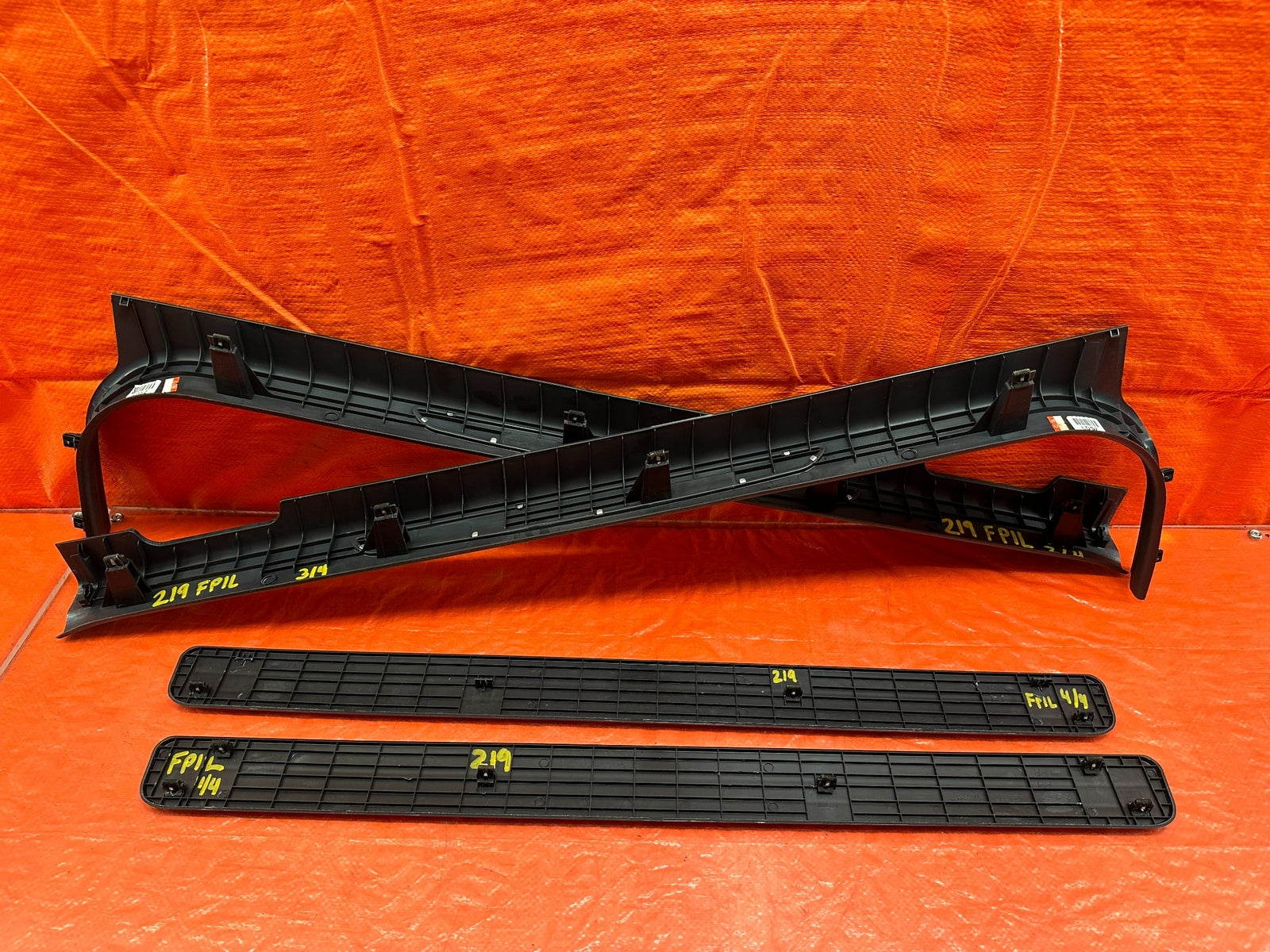 10 16 HYUNDAI GENESIS COUPE   LEFT AND RIGHT FLOOR PILLARS SCUFF PLATES OEM #21912