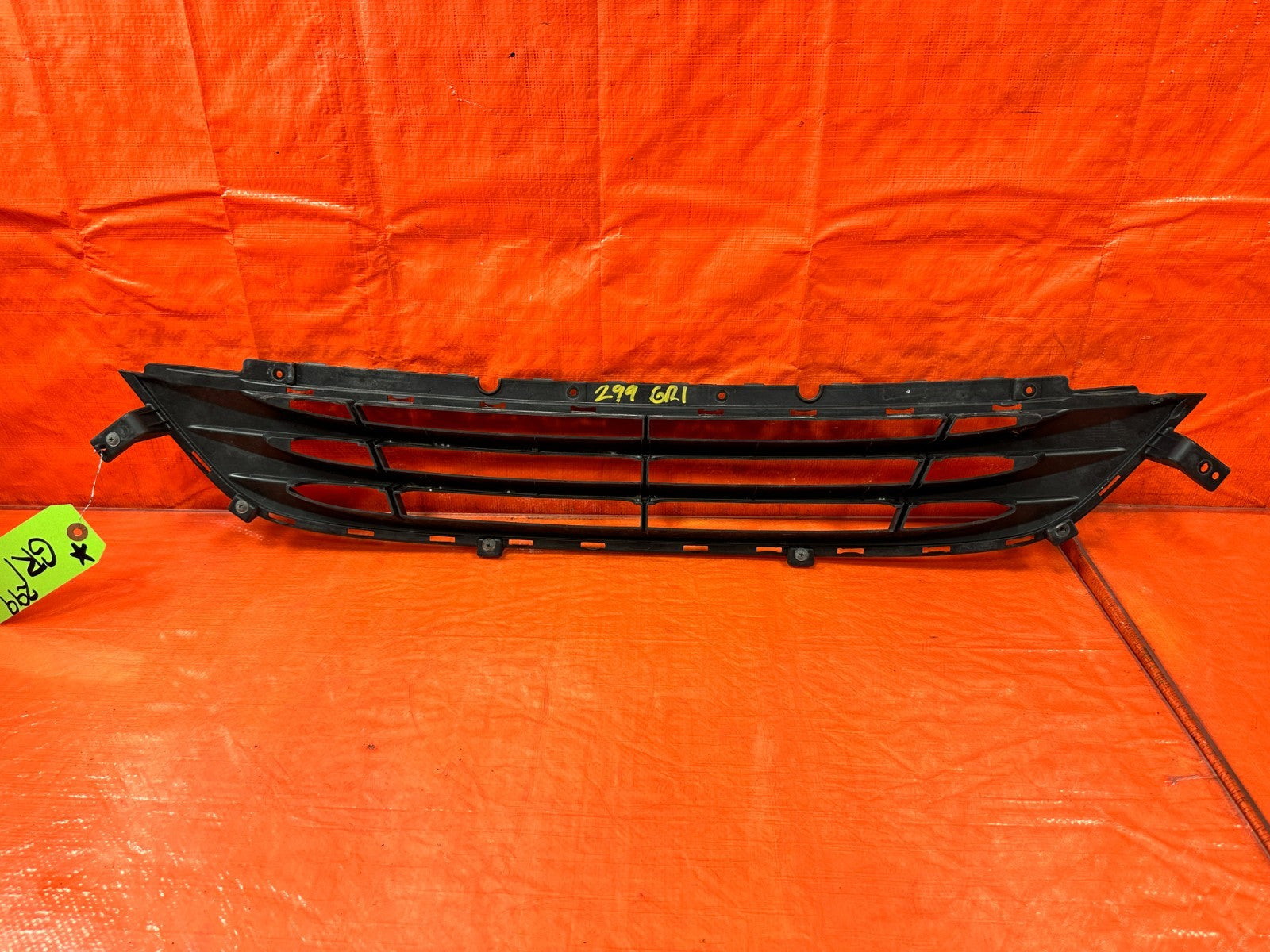 13 16 HYUNDAI GENESIS COUPE   LOWER FRONT BUMPER GRILLE INSERT TRIM PLASTIC OEM7