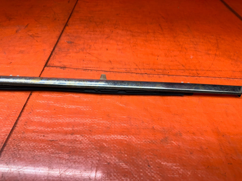 1994-2001 ACURA INTEGRA 2D PASSENGER RIGHT DOOR GLASS OUTER TRIM MOLD OEM #34912
