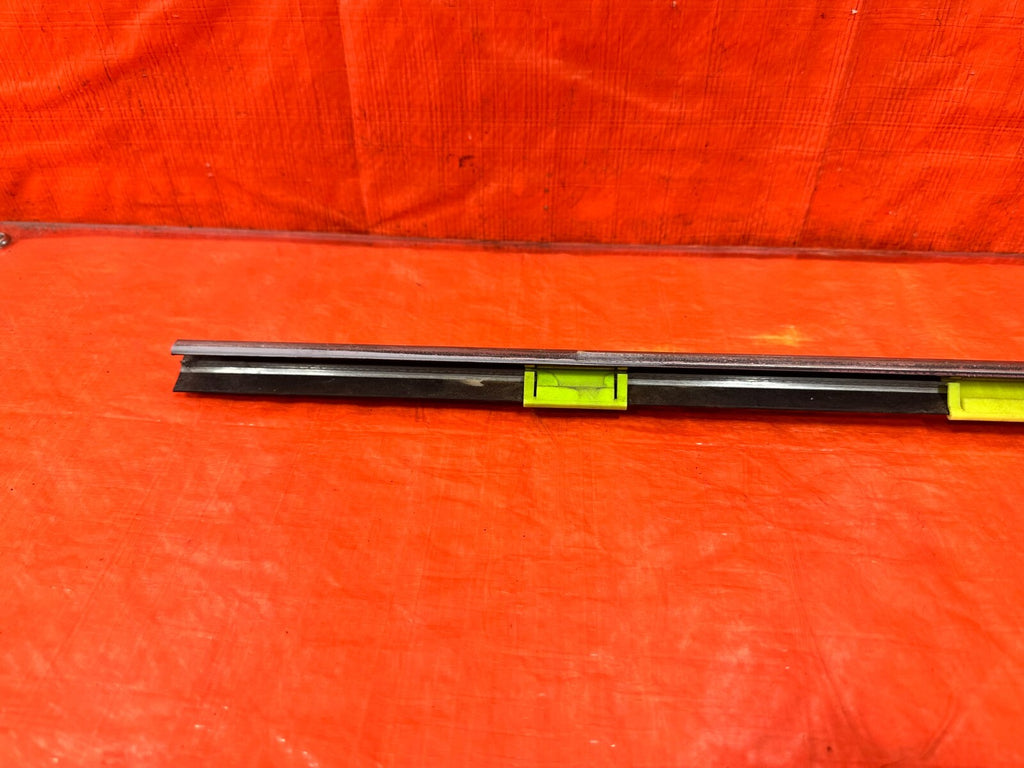 96 00 HONDA CIVIC COUPE HATCH EXTERIOR DOOR WINDOW GLASS TRIM RIGHT SIDE OEM 2871