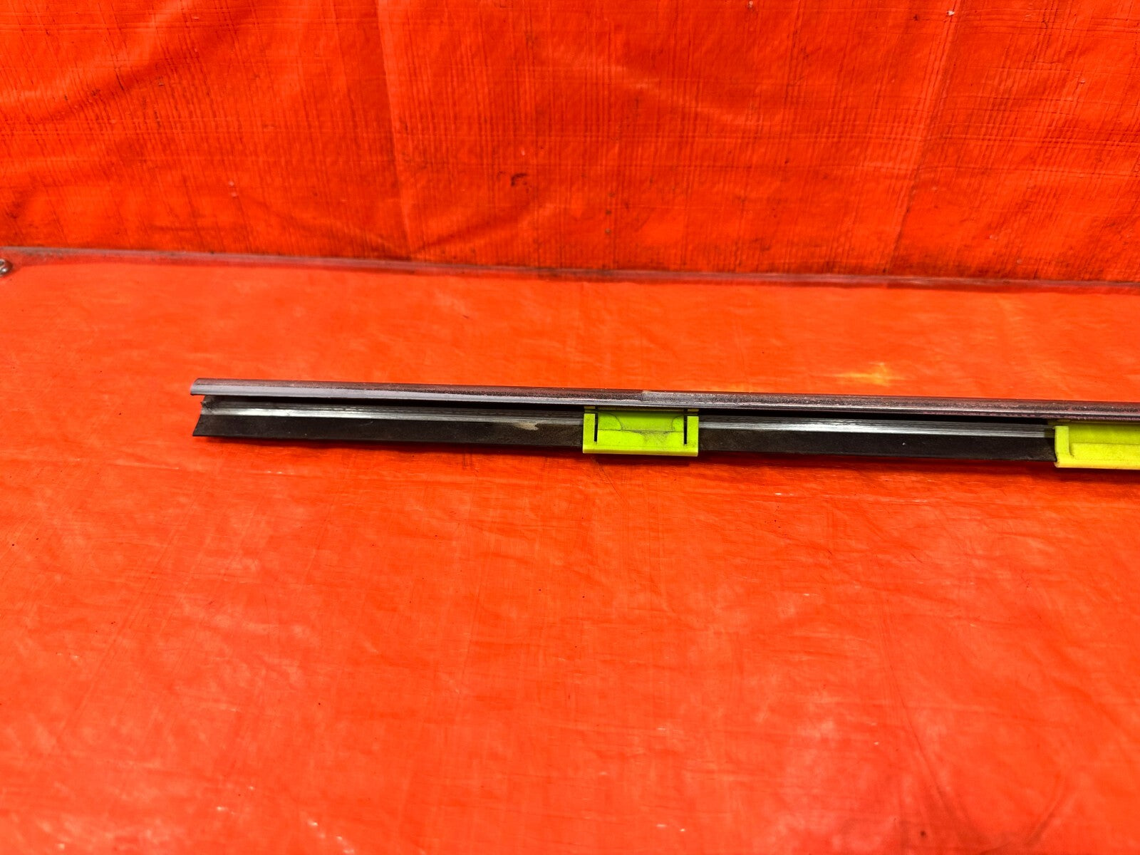 96 00 HONDA CIVIC COUPE HATCH EXTERIOR DOOR WINDOW GLASS TRIM RIGHT SIDE OEM 2871