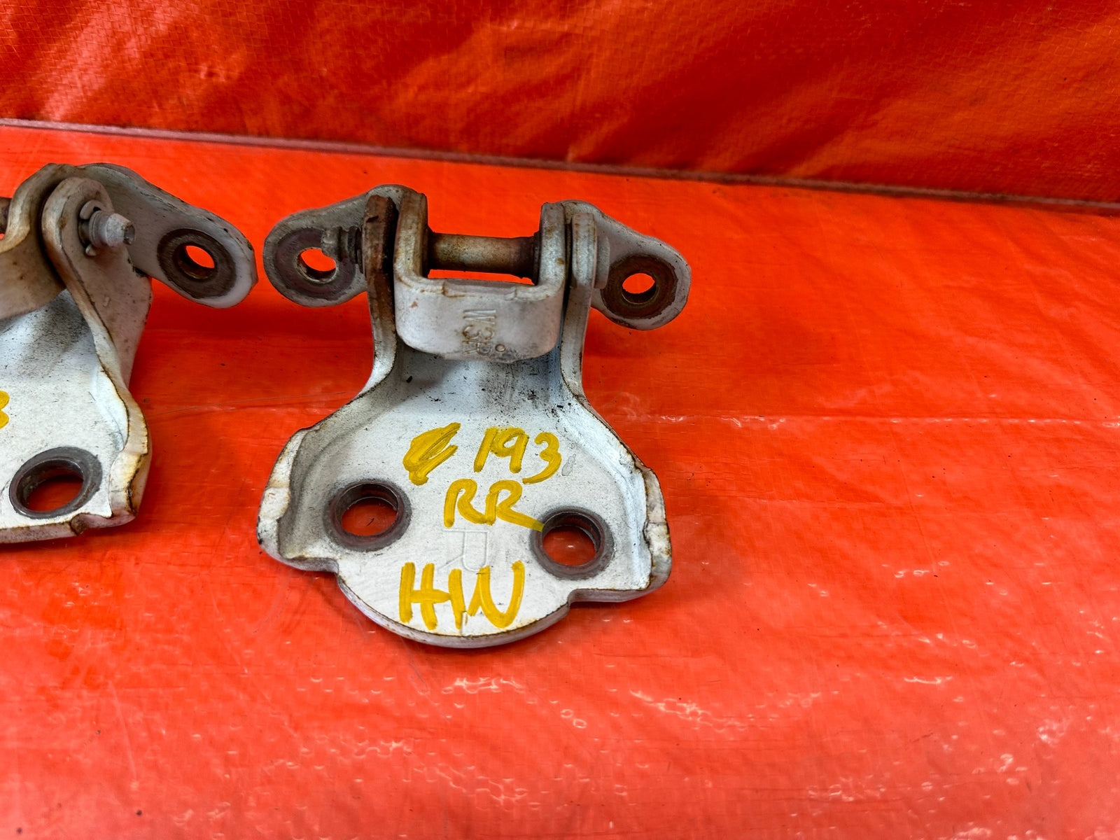 95 98 HONDA ODYSSEY PASSENGER RIGHT REAR UPPER & LOWER DOOR HINGES HINGE SET 1934