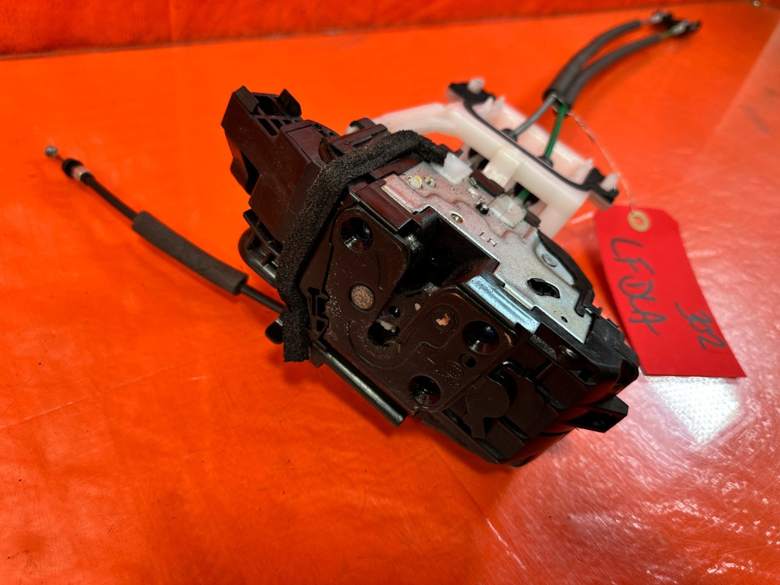 10 16 HYUNDAI GENESIS COUPE   DRIVER LEFT FRONT DOOR LOCK ACTUATOR   OEM OE #3021