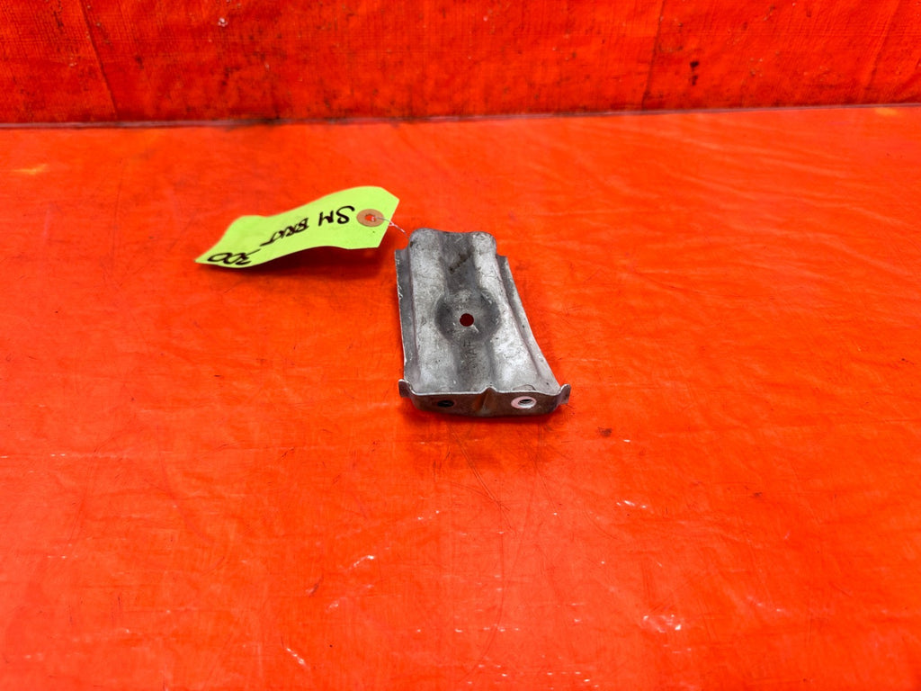 06 11 CIVIC 4D SEDAN   PASSENGER RIGHT FENDER BRACKET METAL BRACKET   OEM 3001