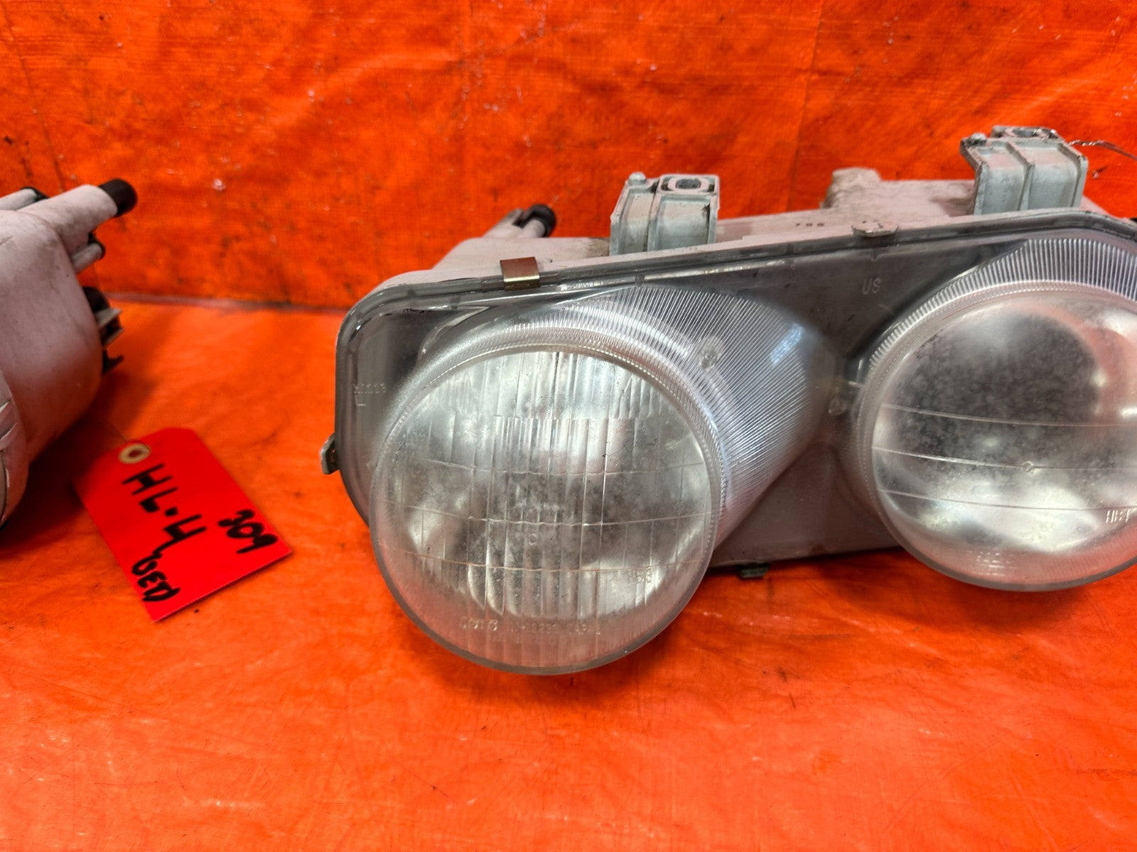 94 97 ACURA INTEGRA HEADLIGHTS HEADLAMPS   LEFT AND RIGHT HEADLIGHT SET OEM 3092