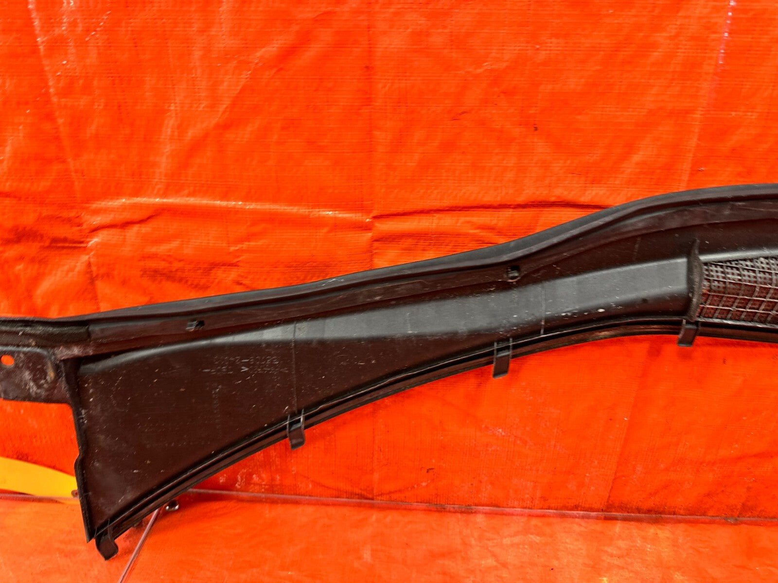 02 10 LEXUS SC430   WINDSHIELD WIPER COWL TRIM PLASTIC   OEM FACTORY #28813