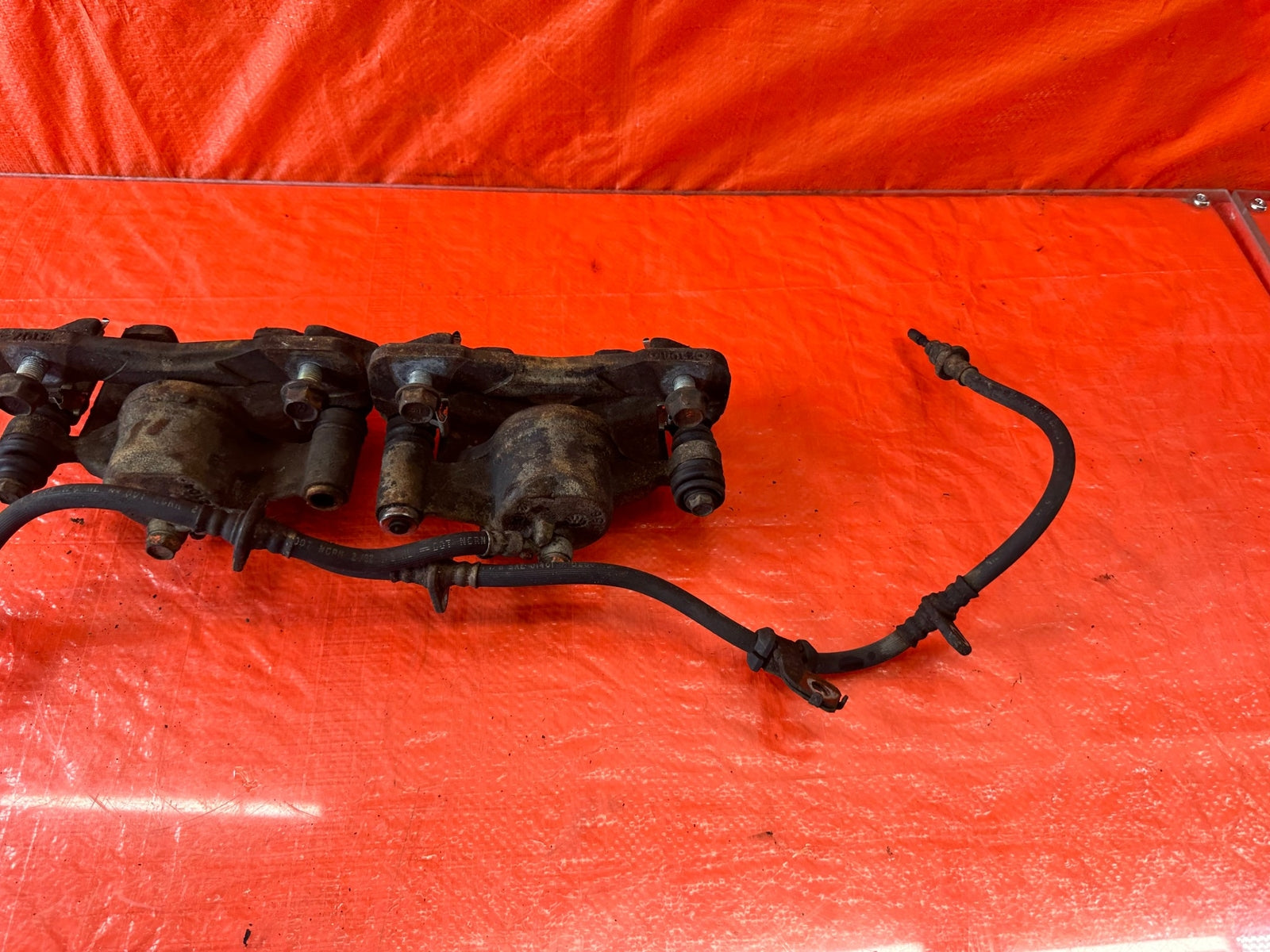 92 93 HONDA CIVIC HATCHBACK   FRONT BRAKE CALIPERS   LEFT RIGHT CALIPER OEM #19911
