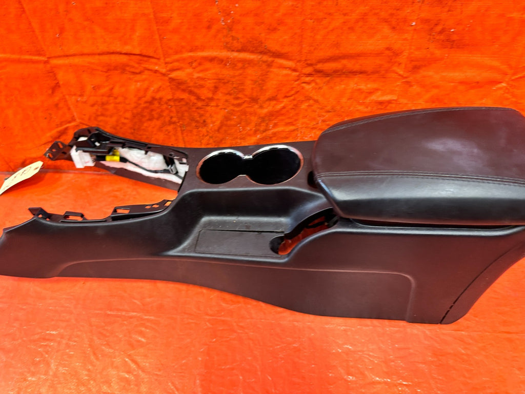13 16 HYUNDAI GENESIS COUPE   ARM REST / CENTER CONSOLE STORAGE COMPARTMENT 32610