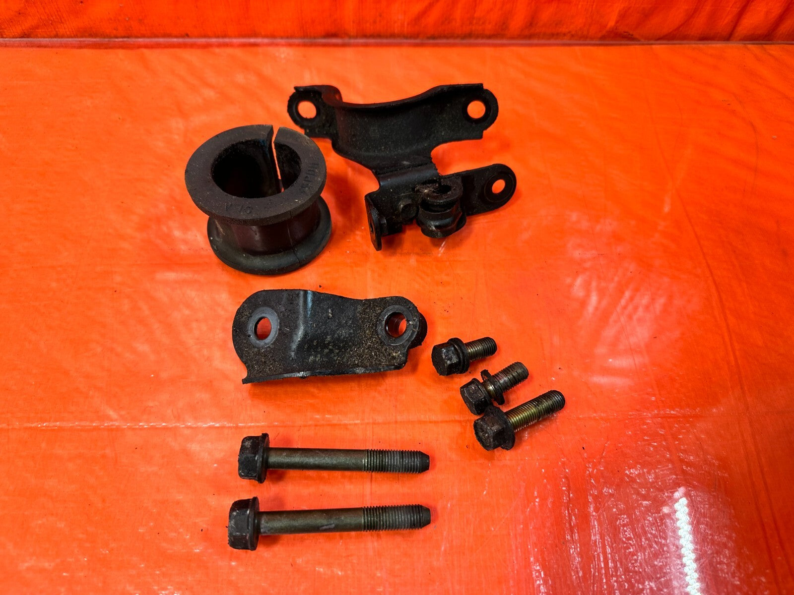 04 08 ACURA TSX   POWER STEERING RACK BRACKETS W/ BOLTS HARDWARE   OEM #2916