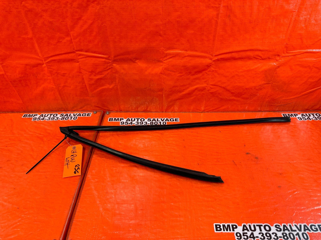 93 97 HONDA DEL SOL   DRIVER LEFT FRONT WINDOW GLASS RUN CHANNEL   OEM #2560