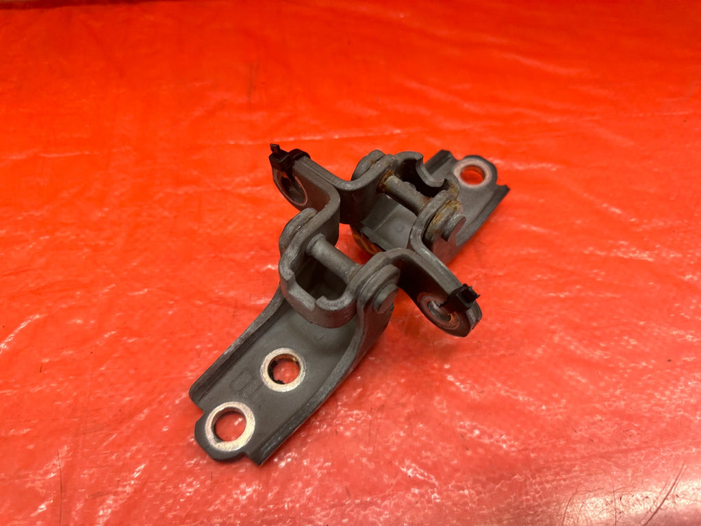 02 06 ACURA RSX   PASSENGER RIGHT FRONT DOOR HINGE SET UPPER LOWER   OEM #2115