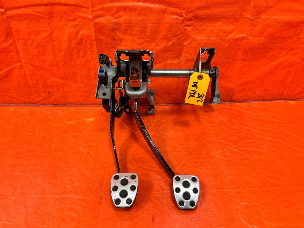 13 20 SUBARU BRZ   6 SPEED MANUAL PEDALS CLUTCH BRAKE   OEM FACTORY OE #2922