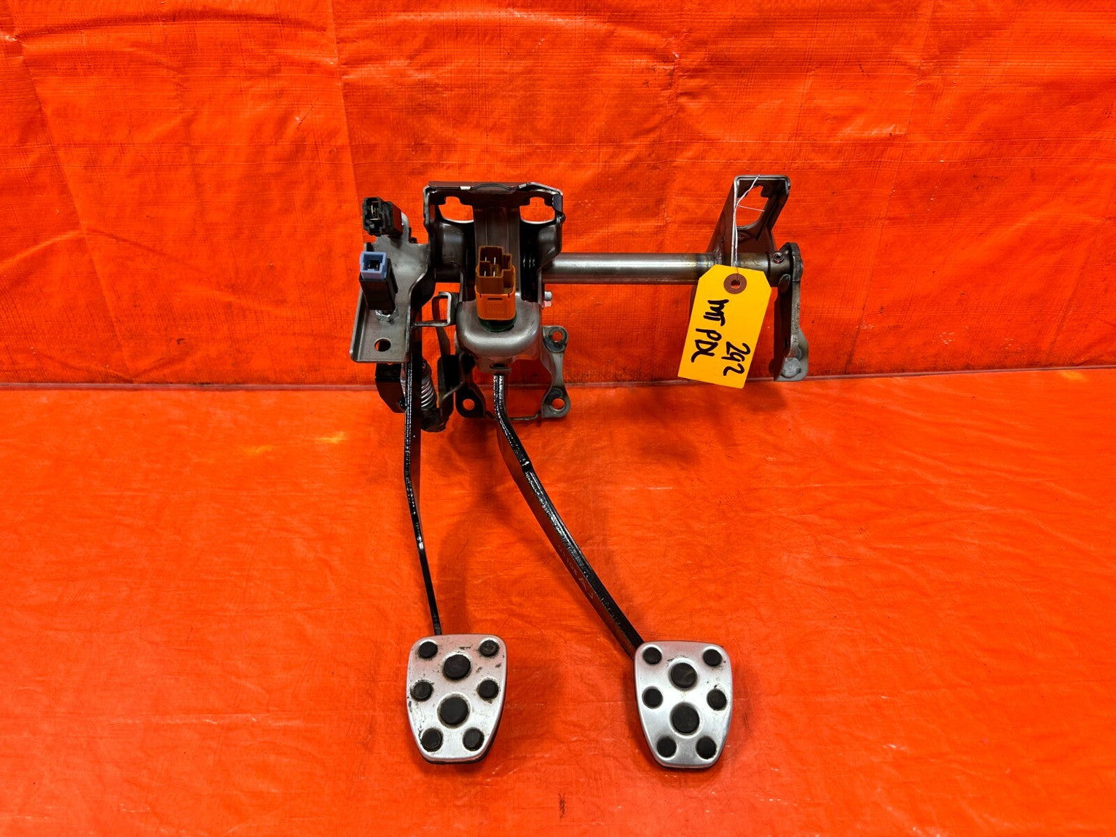 13 20 SUBARU BRZ   6 SPEED MANUAL PEDALS CLUTCH BRAKE   OEM FACTORY OE #2922