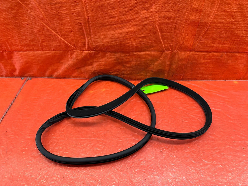 09 14 ACURA TSX   PASSENGER RIGHT REAR DOOR TO CHASSIS OPEN TRIM SEAL OEM 2335