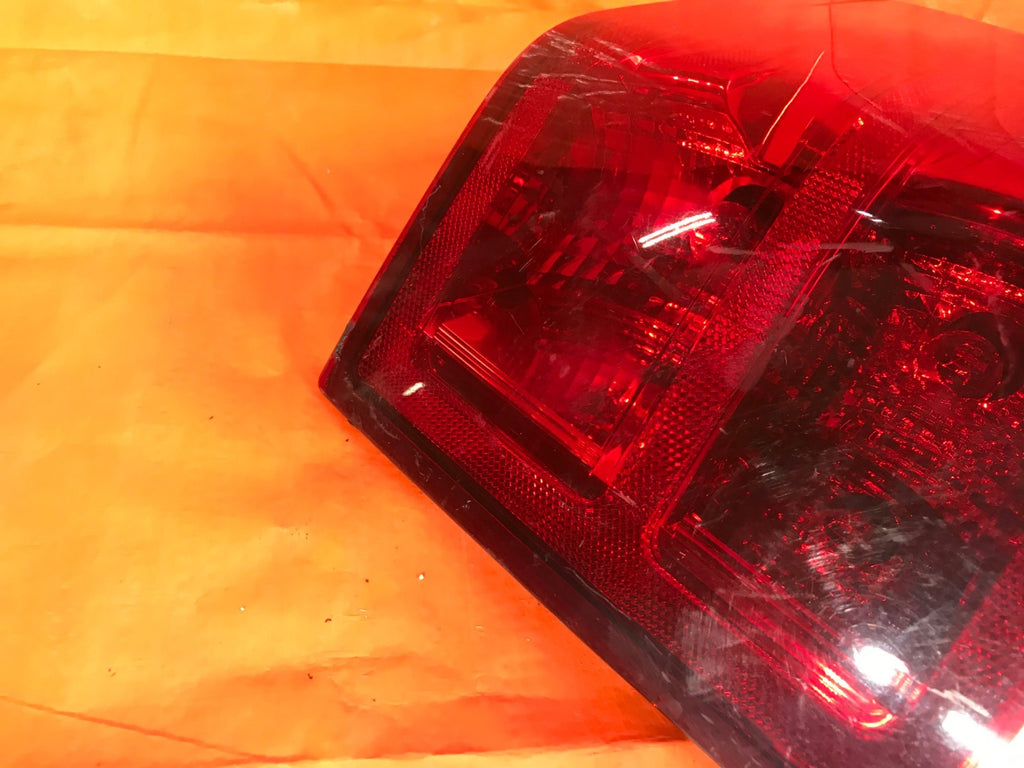 OEM 2005 2006 05 JEEP GRAND CHEROKEE PASSENGER RIGHT TAIL LIGHT LAMP 55156614AB3