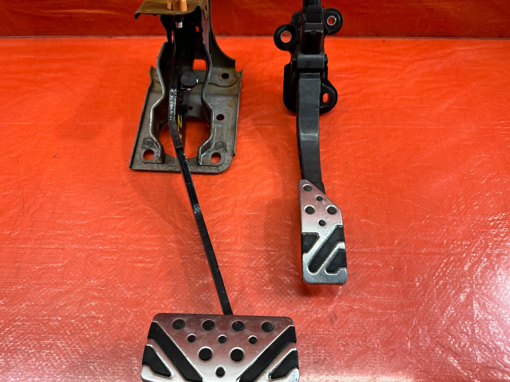 08 15 LANCER EVOLUTION X EVO 10   MR   AUTOMATIC GAS & BRAKE PEDALS   OEM #2176