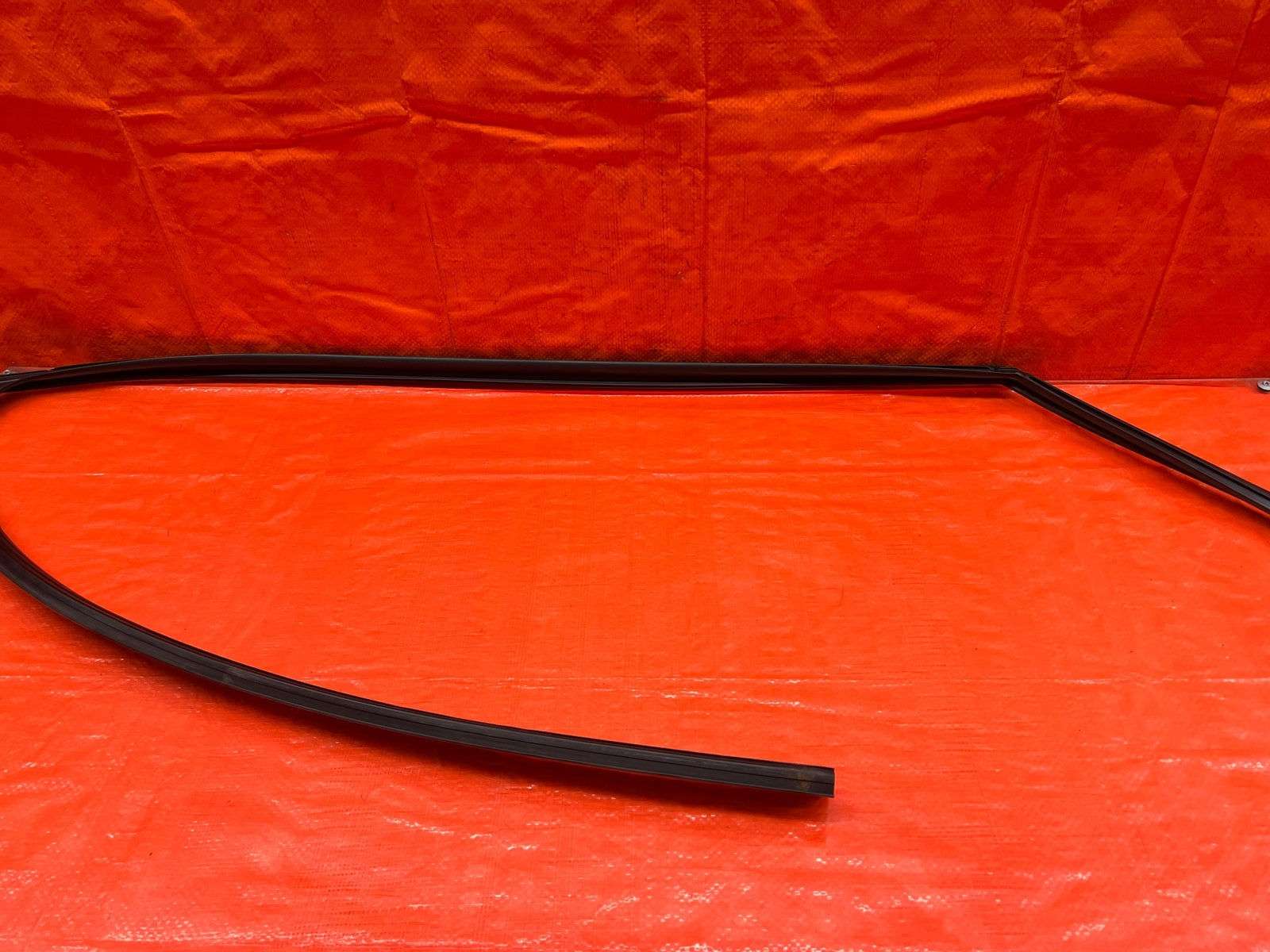09 14 ACURA TSX   DRIVER LEFT FRONT WINDOW GLASS RUN CHANNEL   OEM FACTORY #23310