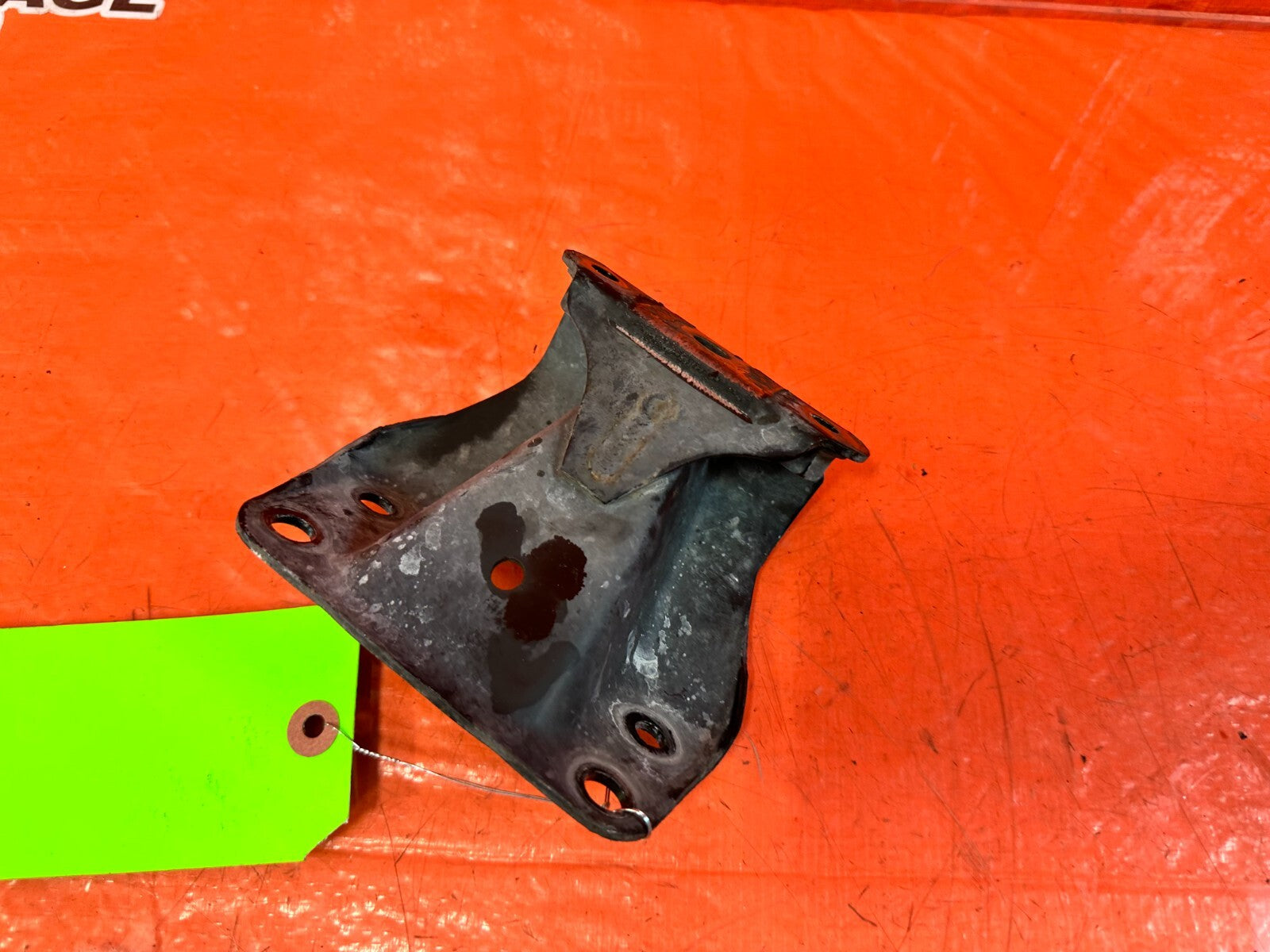 02 10 LEXUS SC430   DRIVER LEFT CHASSIS MOUNTED SUBFRAME BRACKET OEM #2616