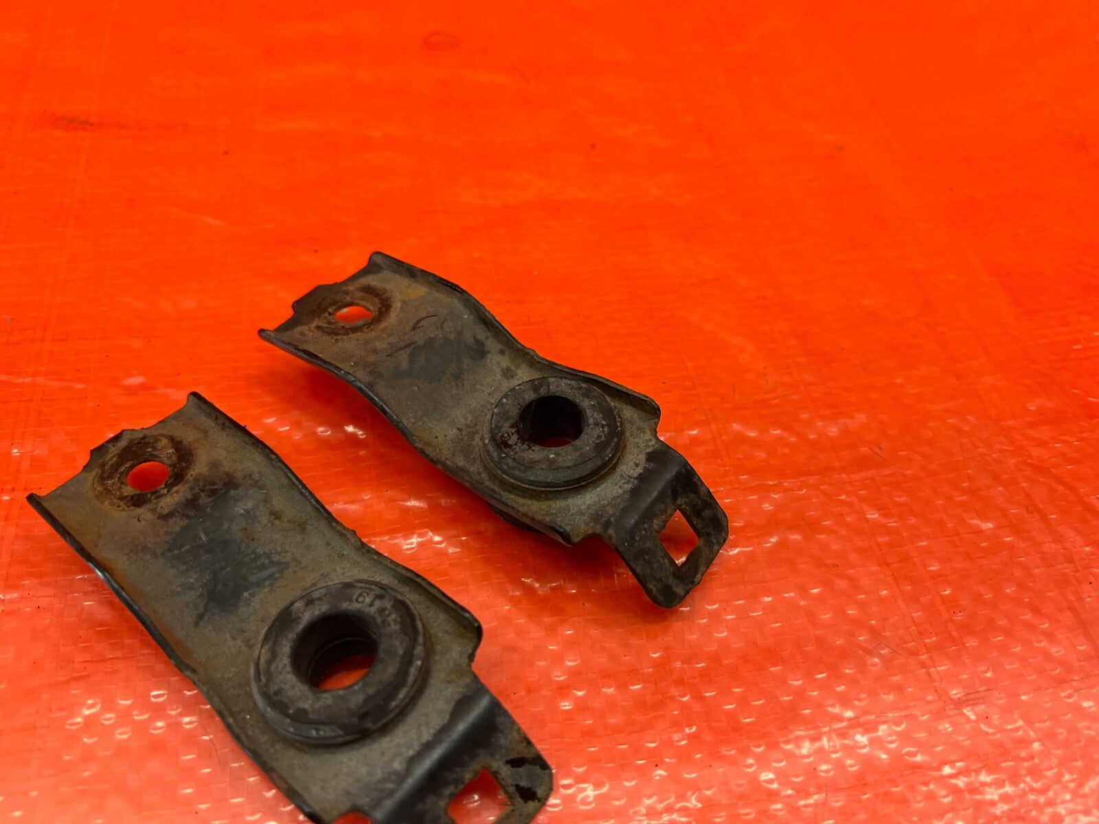 94 01 ACURA INTEGRA   RADIATOR MOUNTING BRACKET SET LEFT & RIGHT B18   OEM #1784