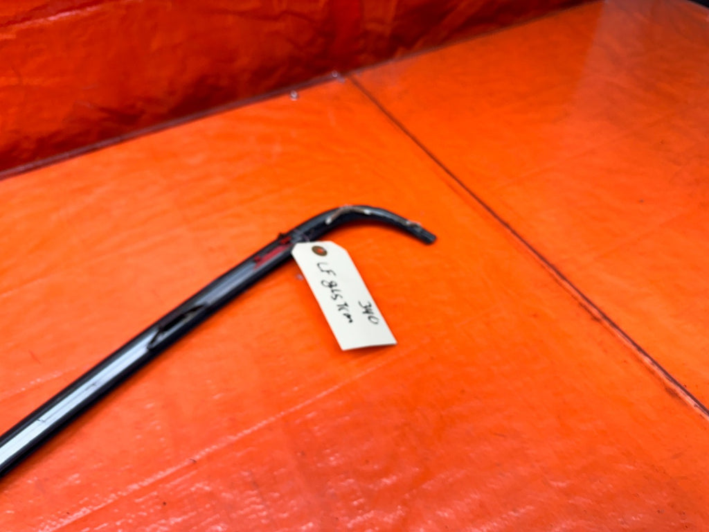 94-01 ACURA INTEGRA 4D SEDAN LEFT DRIVER WINDSHIELD WEATHERSTRIP SEAL #34014