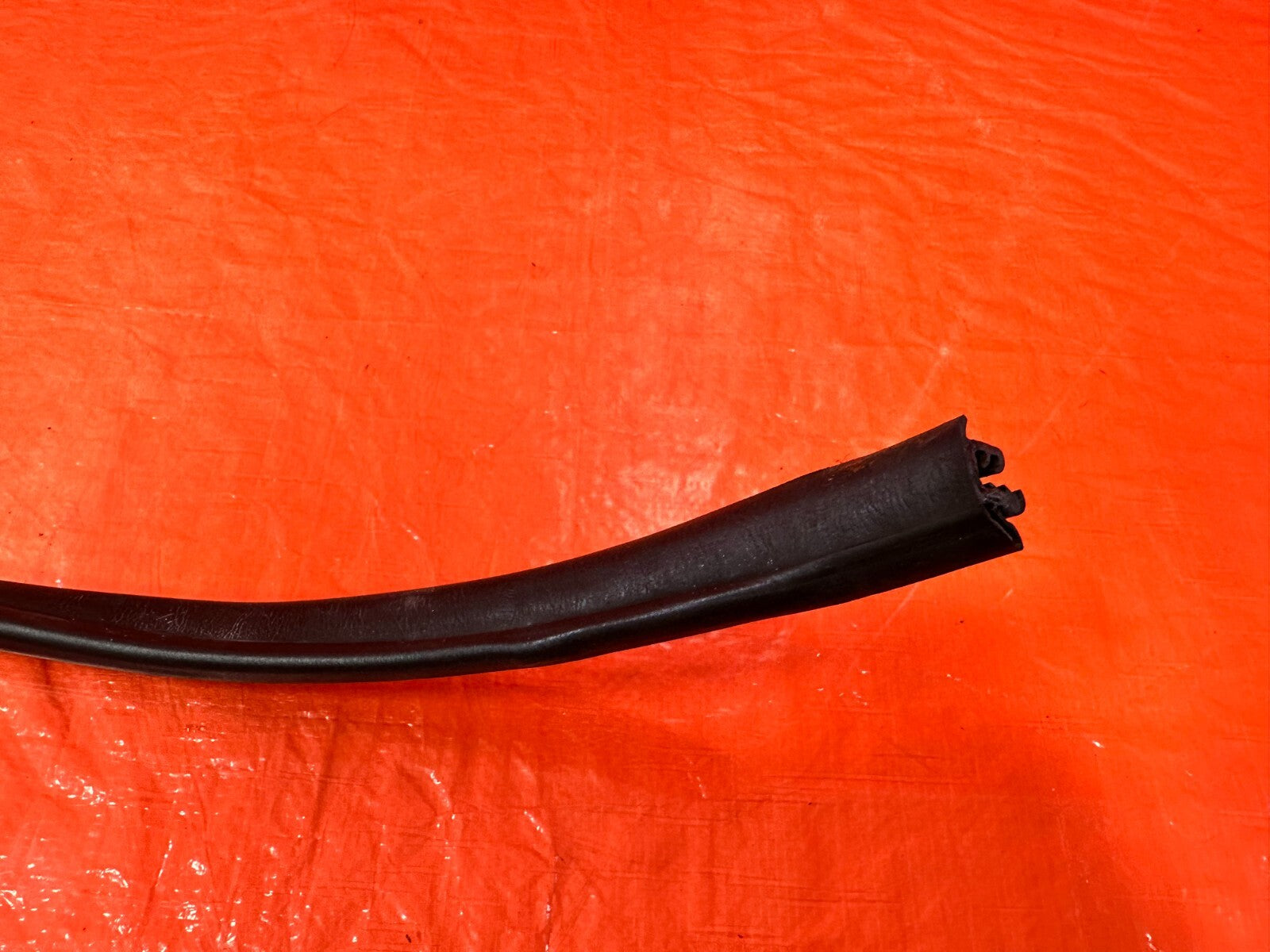 92 96 HONDA PRELUDE   CHASSIS TO DOOR OPEN TRIM RUBBER STRIP RIGHT FRONT OEM 2735