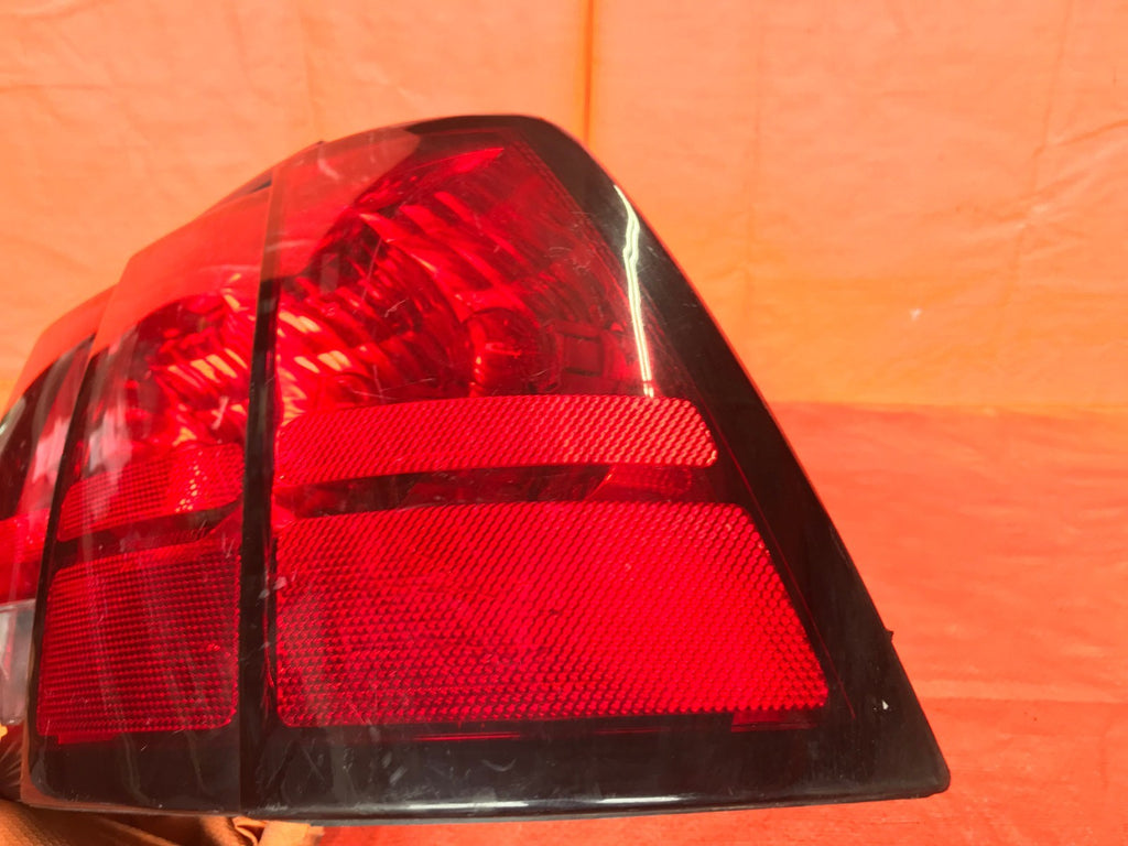 OEM 2004 04 FORD MUSTANG PASSENGER RIGHT TAIL LIGHT LAMP R RH    4