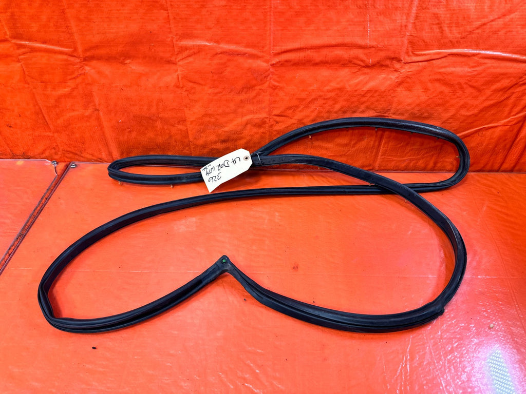 90 91 HONDA CIVIC HATCHBACK   DRIVER LEFT FRONT   DOOR WEATHER STRIP   OEM 3276