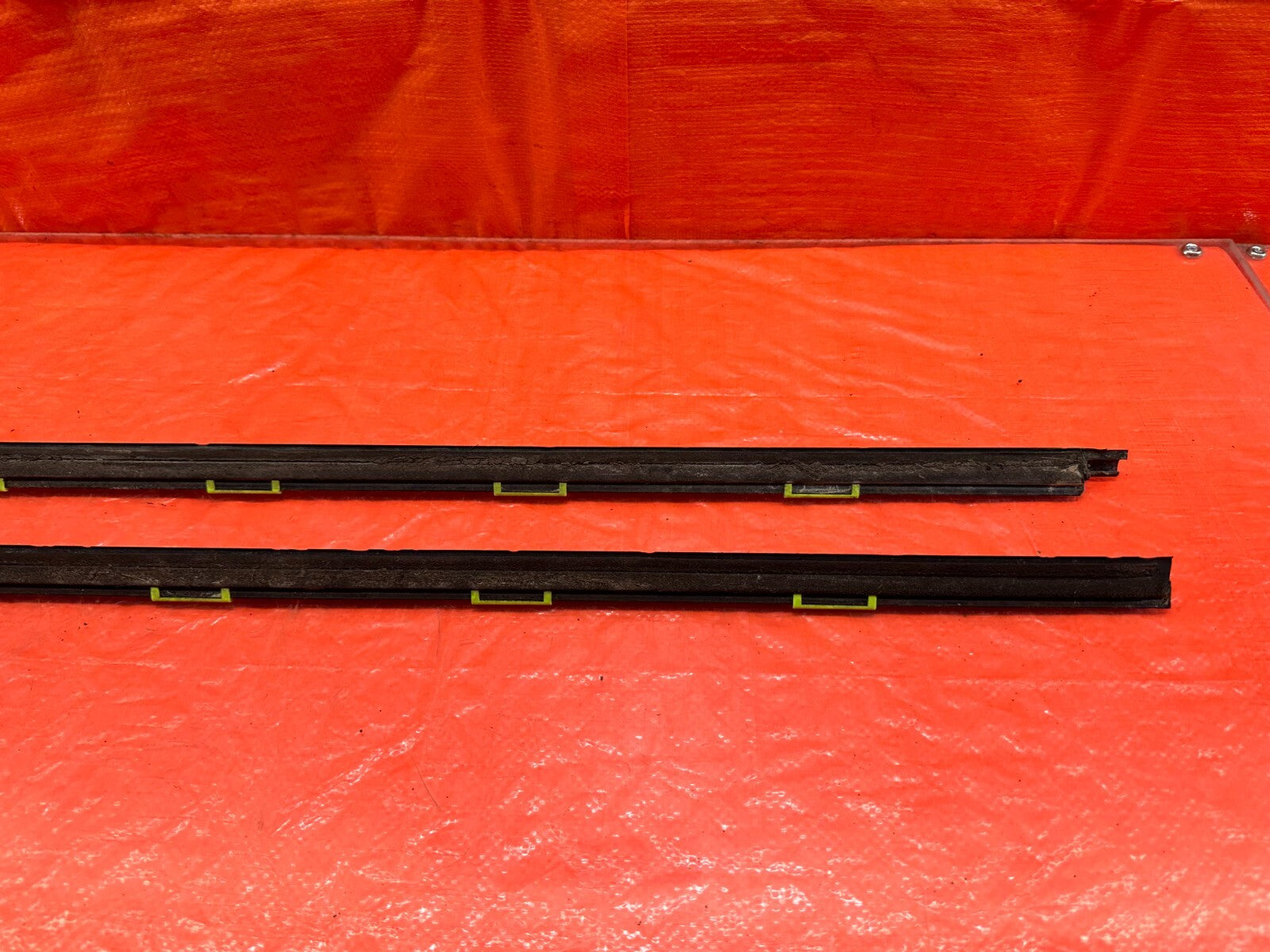 96 00 HONDA CIVIC COUPE HATCH EXTERIOR DOOR WINDOW GLASS TRIM SET LEFT RIGHT 19110