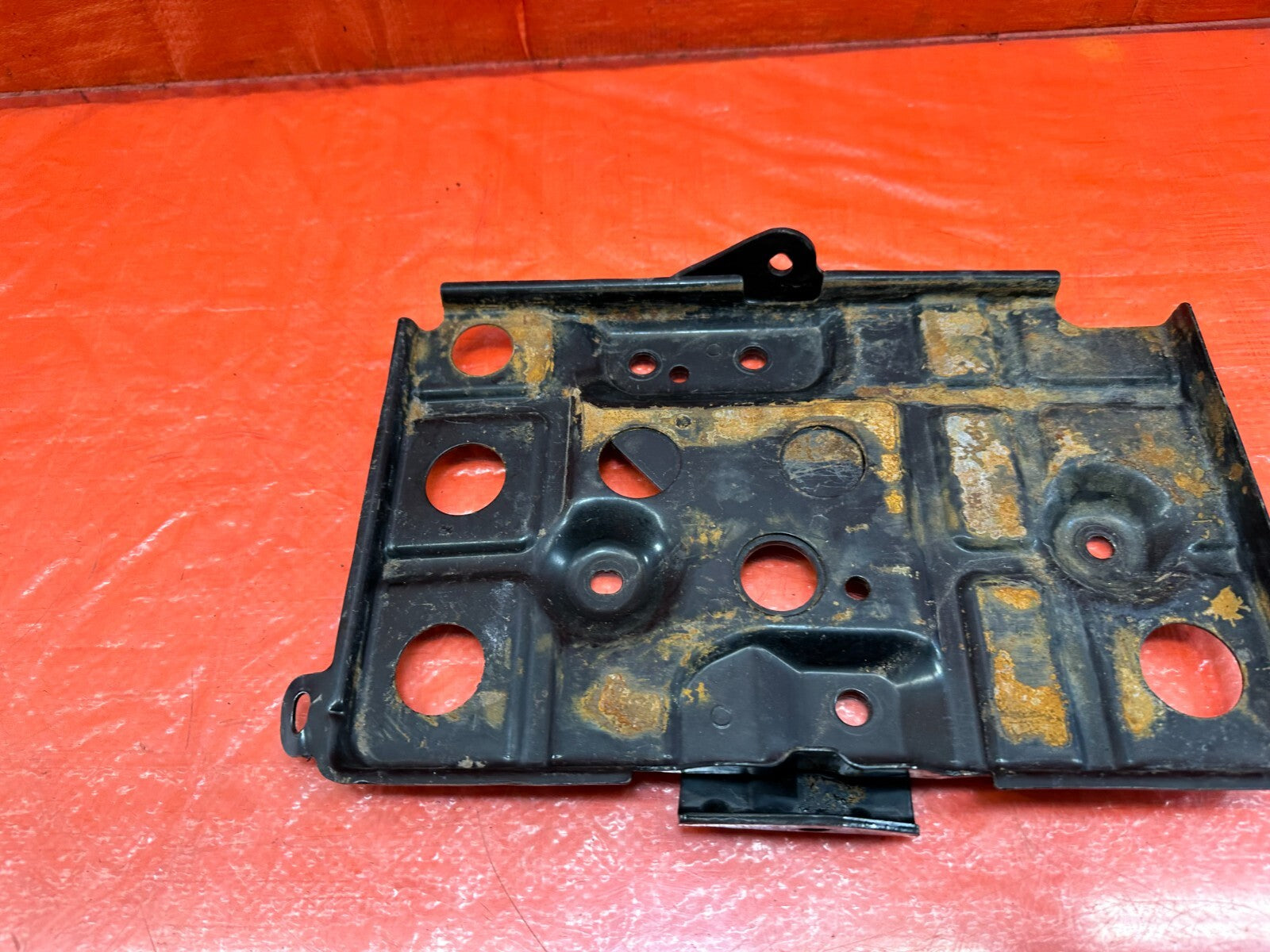 08 15 LANCER EVOLUTION X EVO 10   BATTERY TRAY MOUNTING BRACKET W/ TIE DOWN #2146