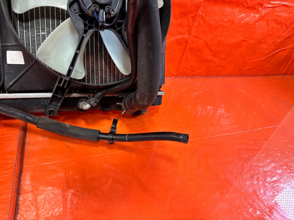 94 01 ACURA INTEGRA   AUTOMATIC MODEL   RADIATOR W/ HOSES AND RESERVOIR   OEM 684