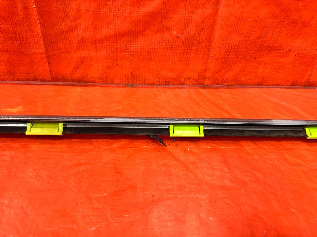 96 00 HONDA CIVIC COUPE HATCH EXTERIOR DOOR WINDOW GLASS TRIM RIGHT SIDE OEM 2872