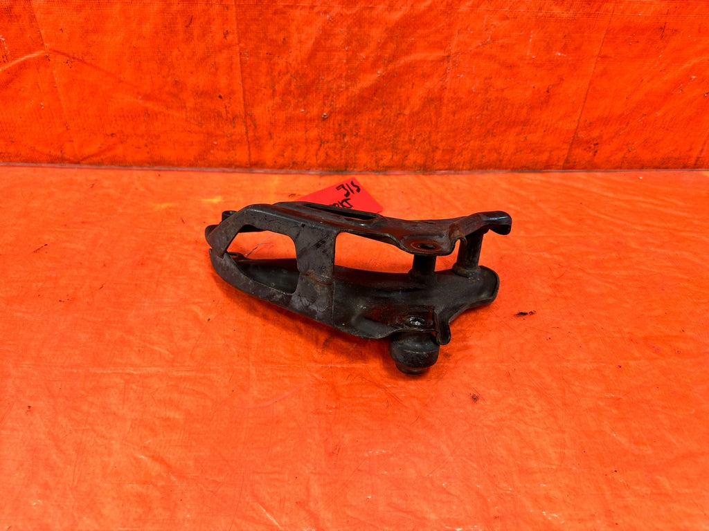 02 06 ACURA RSX   MANUAL   REAR TRANSMISSION BRACKET T BRACKET   OEM #3151