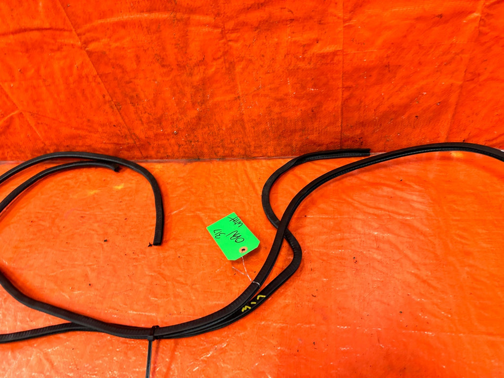 90 91 HONDA CIVIC HATCHBACK   CHASSIS TO DOOR OPEN TRIM WEATHER STRIP LEFT RIGHT3