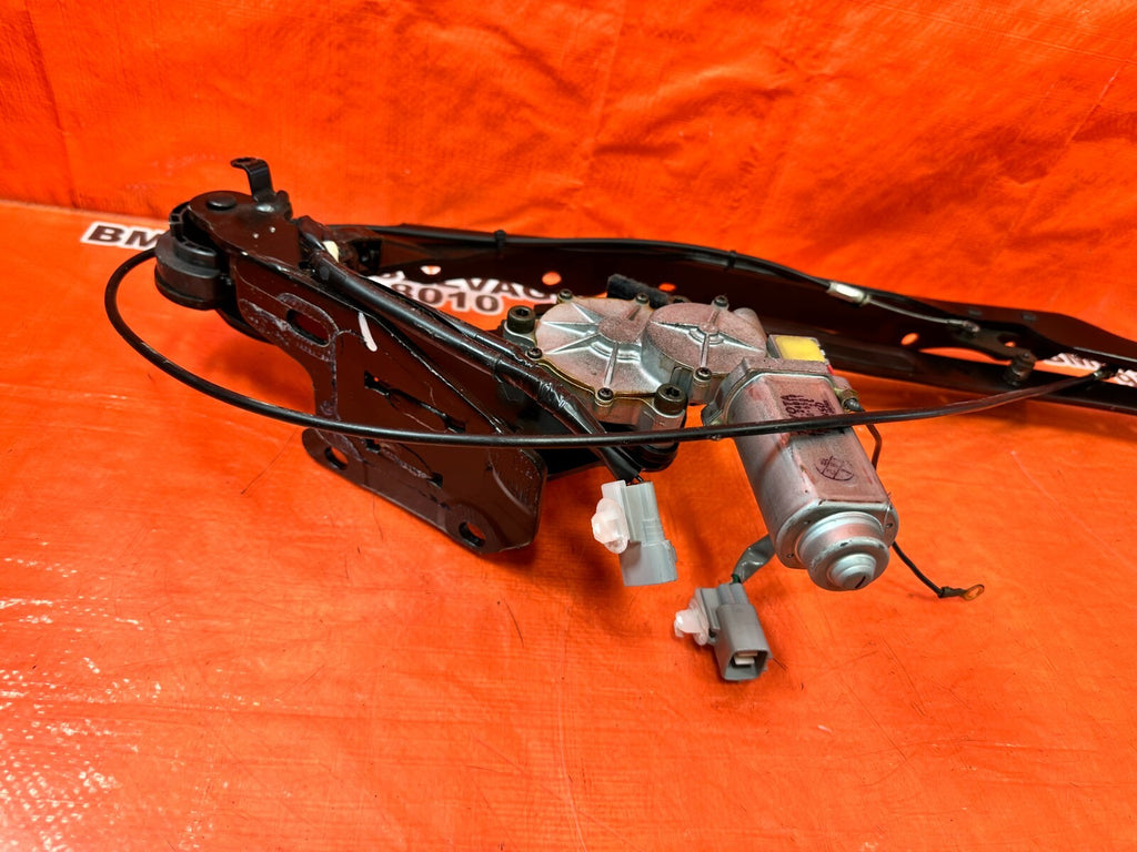 02 10 LEXUS SC430   RIGHT CONVERTIBLE ROOF PANEL SUB LINK W/ MOTOR   OEM #2619