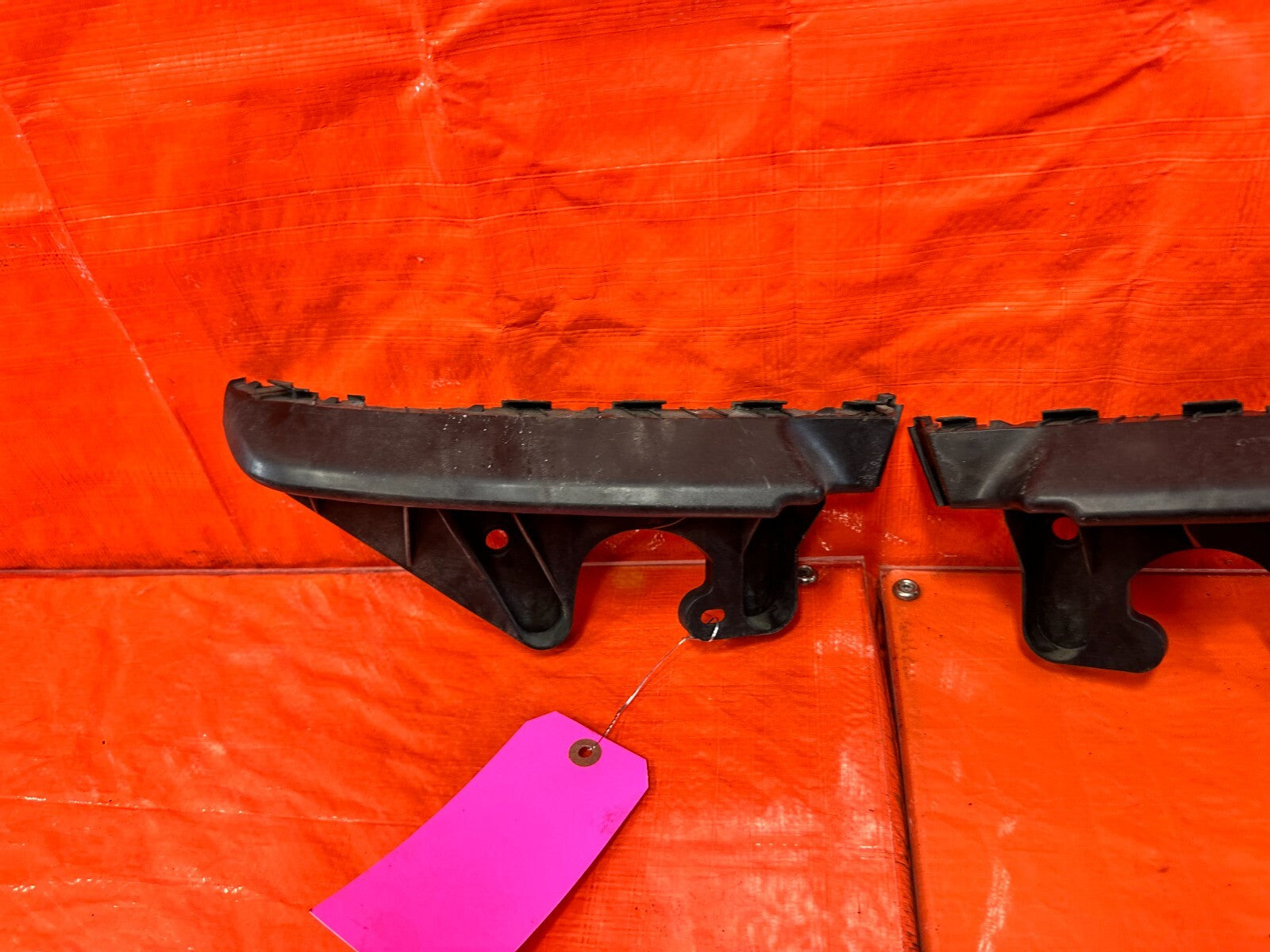 15 21 SUBARU WRX & STI   LEFT AND RIGHT REAR BUMPER BRACKETS RETAINERS CLIPS 2667