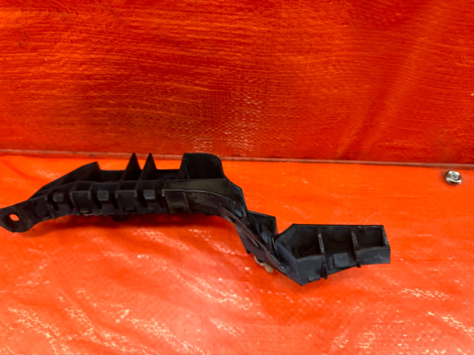 04 08 ACURA TSX   FENDER MOUNTING BRACKET SUPPORT BRACE BUMPER CLIP   LEFT #19613