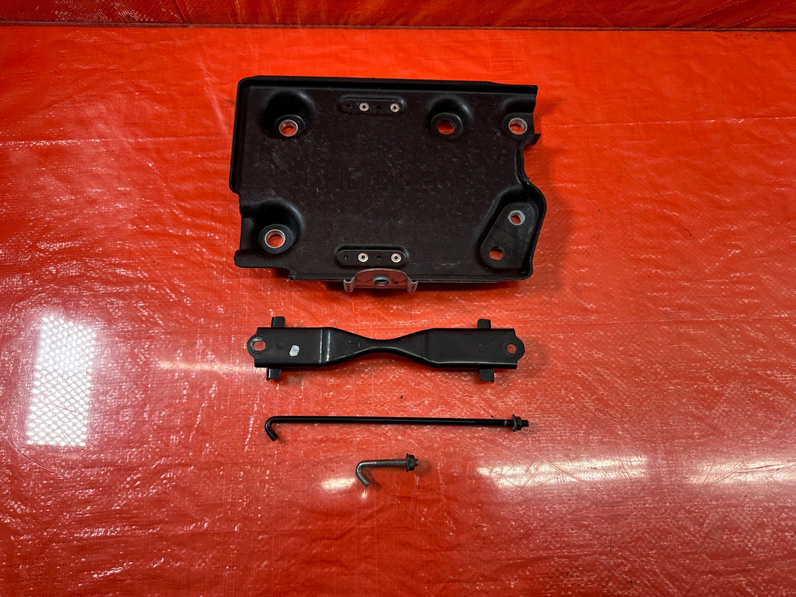 16 20 INFINITI Q50 & Q60 3.0L BATTERY TRAY MOUNTING BRACKET W/ TIE DOWN OEM #2008